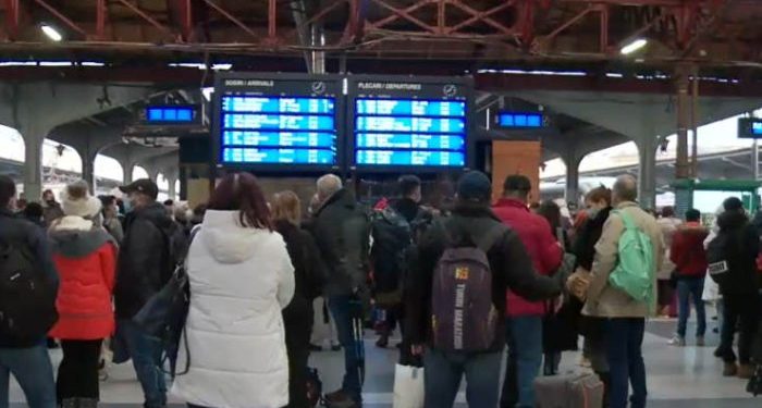 Peste 100 de trenuri au întârziei mari din cauza grevei spontane CFR