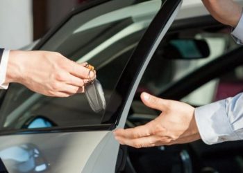 Amenzi pentru cei care își împrumută mașinile altor persoane. În ce condiții se aplică sancțiuni