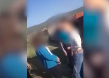 Adolescentă bătută într-un parc din Roșiorii de Vede, în plină zi. Nu vrea să depună plângere