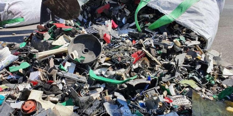 Percheziții în Teleorman, într-un dosar penal privind importul ilegal de deșeuri