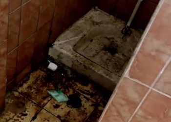 Toaleta școlii din Scurtu Mare, focar de infecție. Directoarea: „Să nu difuzați imaginile nici cu toaleta, școala și nici cu mine”