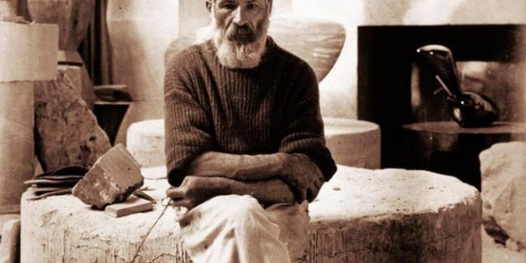 Expoziție dedicată celui mai mare sculptor român, Constantin Brâncuși, în foaierul Centrului Multifuncțional pentru Tineri Alexandria