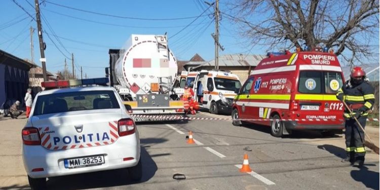 Un bărbat a murit, după ce căruța cu care se deplasa a fost lovită de o autocisternă, în Bragadiru