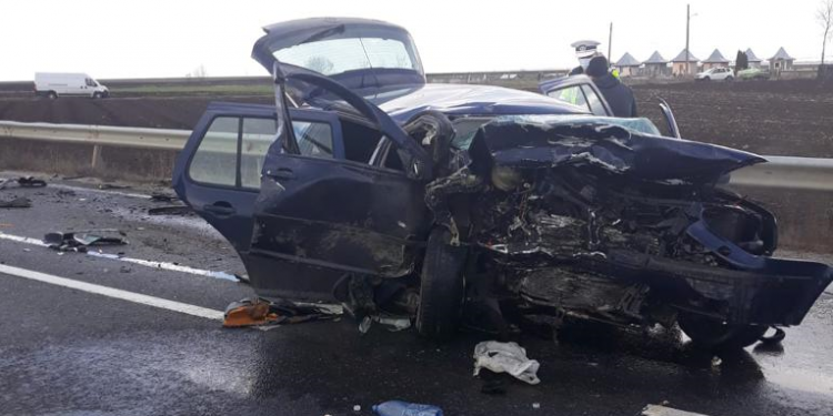 Un bărbat a decedat și alte patru persoane au fost rănite într-un accident rutier, la ieșire din Măldăieni | FOTO