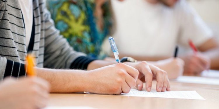 Simulare BAC 2022. Peste 1500 de liceeni din Teleorman s-au prezentat la prima probă