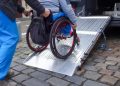 Persoanele încadrate în grad de handicap grav vor putea cere ca reevaluarea periodică să se facă la domiciliu
