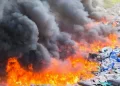 Incendierea deșeurilor se va pedepsi cu închisoare, iar amenzile pentru arderea miriștilor vor fi usturătoare
