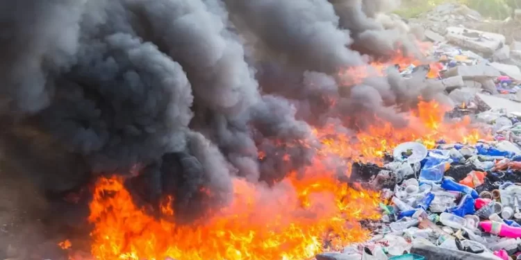 Incendierea deșeurilor se va pedepsi cu închisoare, iar amenzile pentru arderea miriștilor vor fi usturătoare