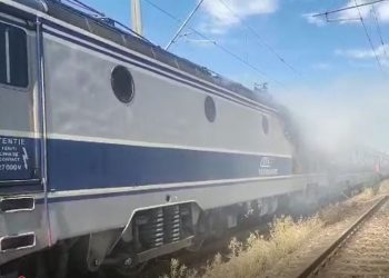Locomotiva unui tren a luat foc în zona stației Videle. Călătorii s-au autoevacuat | VIDEO