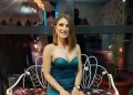 Denisa are o formă rară de cancer la plămâni. La 29 de ani, viața ei depinde de un tratament de 100.000 euro