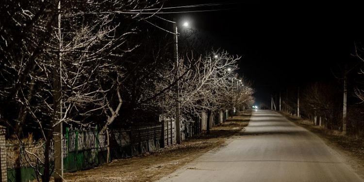 Zeci de mii de euro cheltuiți la Balaci pentru iluminat stradal, dar locuitorii se plâng că e beznă