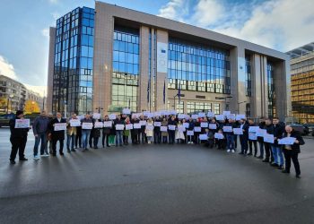 Acțiune de mobilizare pentru aderarea României la spațiul Schengen, în fața sediului Consiliului UE din Bruxelles, organizată de PES activists România