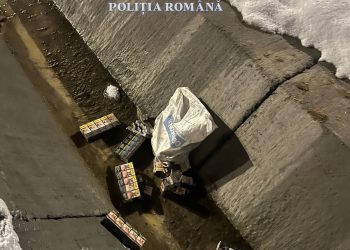 Trei teleormăneni au aruncat mii de țigări de contrabandă pe marginea unei autostrăzi, ca să scape de poliție