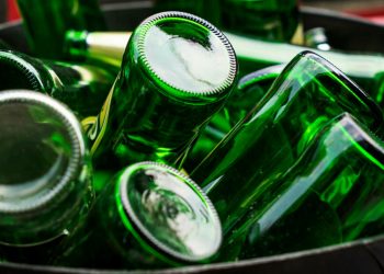 Producătorii, importatorii și comercianții de băuturi au obligația să se înregistreze în baza de date a sistemului de garanție-returnare