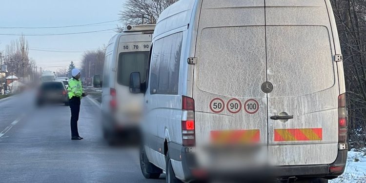 Amenzi de peste 13.000 lei după o acțiune a polițiștilor de verificare a transportului public din Teleorman