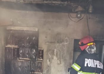 Bătrân din Zâmbreasca, salvat din flăcări de vecini