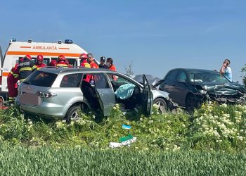 FOTO | Accident grav pe DN 6: trei persoane au fost rănite. Un tânăr a fost preluat de un elicopter SMURD