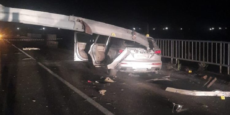 Tânăr de 23 de ani, ucis de o bucată de parapet. Șoferul era beat