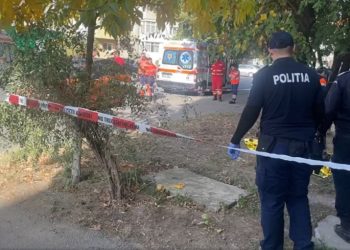 Tragedie la Roșiori de Vede! Un bărbat s-a aruncat de la etajul al treilea (Foto)