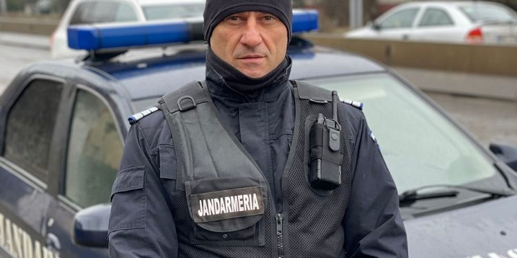 Veteran de război, salvat din flăcări de un jandarm teleormănean