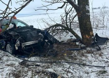 Accident rutier urmat de incendiu, pe DN 51A. Două persoane au ajuns la spital (FOTO)