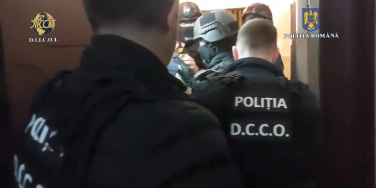 Percheziții la Turnu Măgurele. Bărbat reținut pentru trafic de persoane, trafic de minori, proxenetism și exploatare sexuală