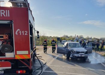 Accident rutier pe DN 6, la ieșire din Roșiori de Vede spre Caracal. Patru adulți și un copil de 13 ani au ajuns la spital (FOTO)