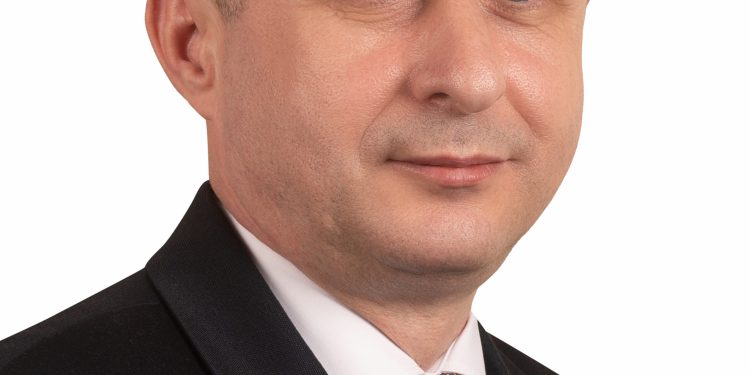 Adrian Gâdea: „Continuitatea este esențială pentru a menține cursul investițiilor și pentru a ne asigura că niciun efort depus nu este în zadar/Promovare electorală