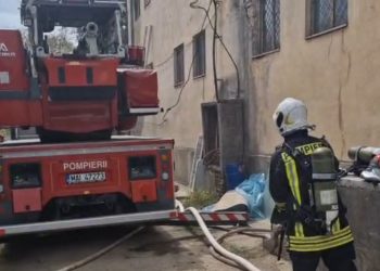 Incendiu la un depozit de mobilă, în zona stației CFR din Alexandria / Video