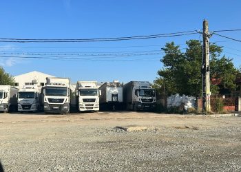 Locuitorii unui cartier din municipiul Roșiori de Vede, terorizați de zgomotul tirurilor care aprovizionează fabrica de biscuiți