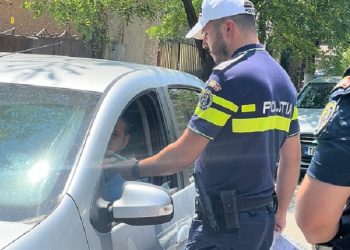 Cercetați pentru lovire sau alte violențe, reținuți de polițiști