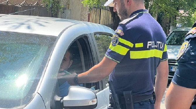 Cercetați pentru lovire sau alte violențe, reținuți de polițiști