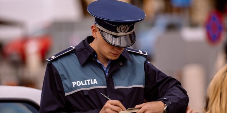 Două cazuri de violență domestică, în mai puțin de 24 de ore. Poliția a deschis dosare penale