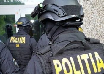 Peste 300 de percheziții domiciliare la persoane cercetate pentru nerespectarea regimului armelor și munițiilor