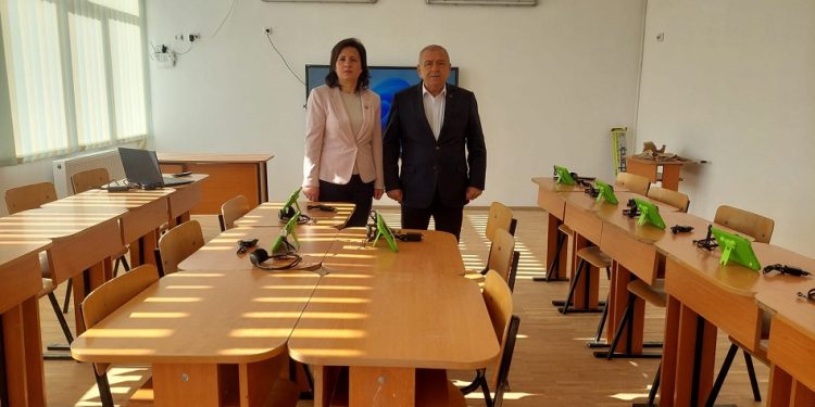 Primăria Orașului Zimnicea: Cabinete moderne de limbi străine