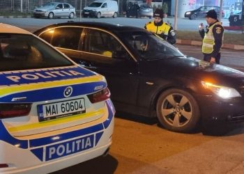 Tânăr de 20 de ani fără permis, beat și cu o mașină furată, a fost prins de Poliție