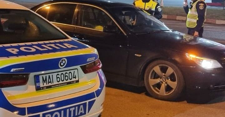 Tânăr de 20 de ani fără permis, beat și cu o mașină furată, a fost prins de Poliție