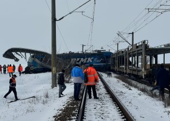Accident feroviar în județul Olt. Un tren de marfă a deraiat și a lovit un alt marfar (Galerie foto)