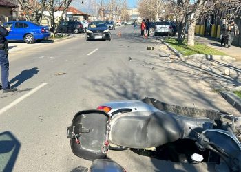 Accident produs între un autoturism și un motoscuter, în Alexandria