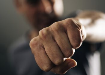 Arestați preventiv după ce au agresat fizic un bărbat de 52 de ani, din Turnu Măgurele