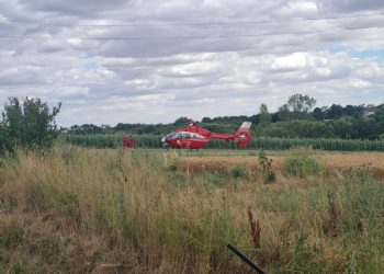 Accident rutier între localitățile Cătunu și Poeni. Una dintre victime este în stare de inconștiență. Un bărbat de 57 de ani a murit, iar nepotul său, de 3 ani, grav rănit, a fost transportat cu elicopterul la București