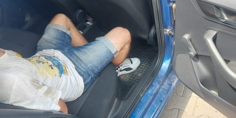 Persoane cercetate pentru trafic internațional de droguri de risc și trafic de droguri de risc /Galerie FOTO